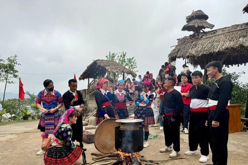 Ngày hội 'Hương sắc bản Mông' năm 2025