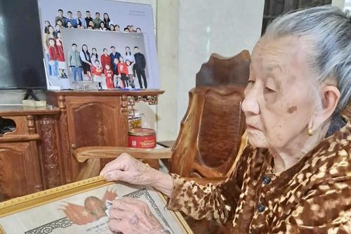 Gặp lại chồng sau nửa thế kỷ chờ đợi: Hành trình yêu thương giữa hòa bình và nước mắt