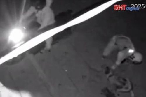 Camera ghi cảnh 2 đối tượng trộm chó lúc rạng sáng ở Hương Khê