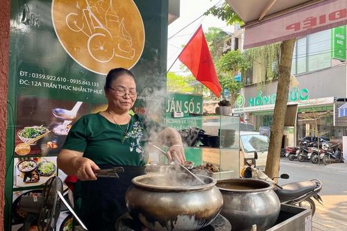 Bún bò Huế của o Cương, chú Điệp