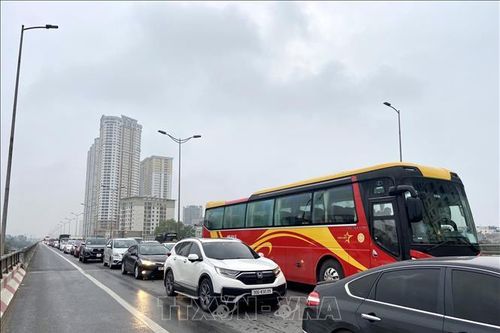 Người dân Thủ đô cân nhắc các tuyến đường để tránh ùn tắc giao thông
