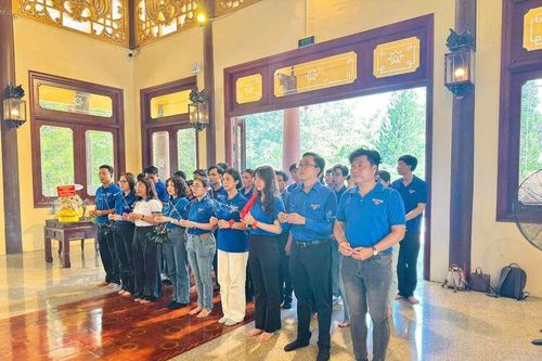 Đoàn Cơ sở Công ty Điện lực An Giang: Tổ chức chương trình 'Tôi yêu Tổ quốc tôi'
