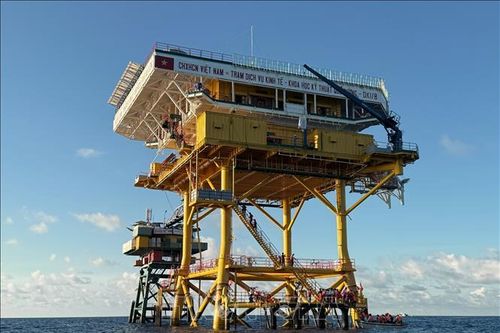 Hiên ngang Nhà giàn DK1 canh giữ biển trời Tổ quốc