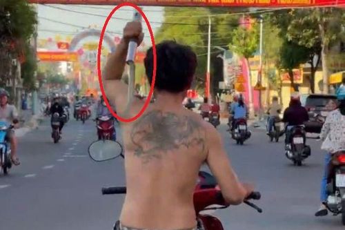 Tin mới nhất vụ người đàn ông chạy xe máy múa rựa trên đường gây náo loạn
