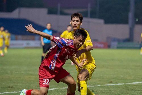 Thua đau vì thẻ đỏ, Đông Á Thanh Hóa lỡ cơ hội bám đuổi nhóm đầu