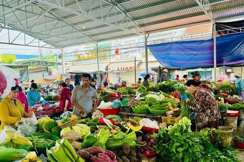 Các siêu thị hút khách dịp lễ