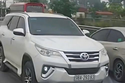 Đi ngược chiều trên cao tốc Hà Nội-Bắc Giang, tài xế bị trừ 10 điểm GPLX