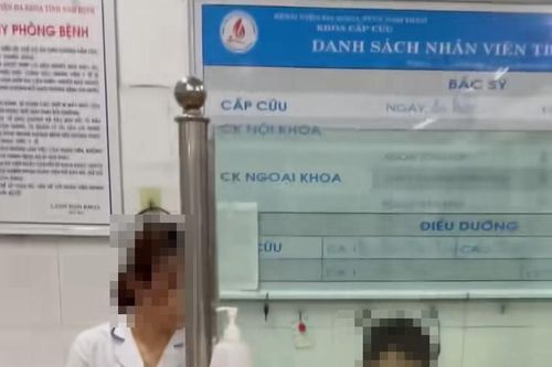 Đình chỉ một số nhân viên y tế