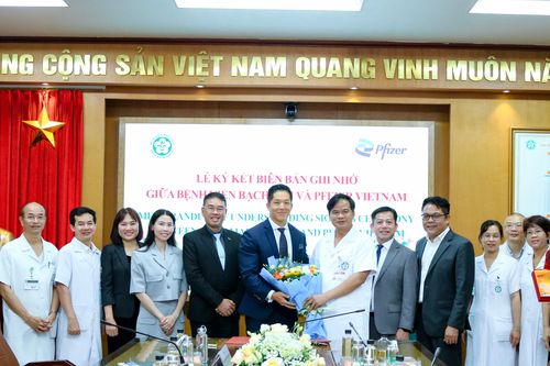 Pfizer Việt Nam và Bệnh viện Bạch Mai hợp tác nâng cao năng lực chăm sóc sức khỏe