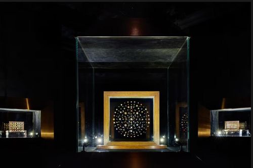 Sotheby's hoãn đấu giá đá quý liên quan Đức Phật sau sức ép từ Ấn Độ
