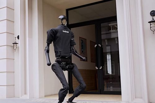 Video robot hình người 'tấn công' kỹ sư
