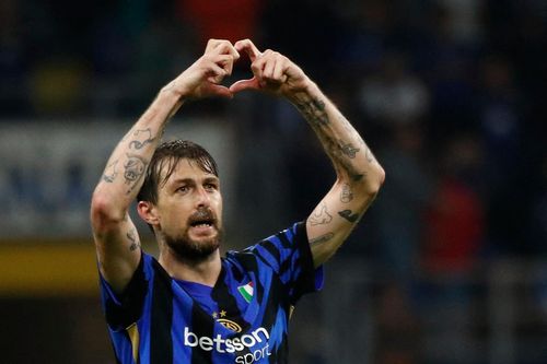 Phút 'điên rồ' của người hùng Inter Milan