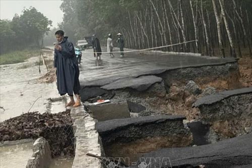 Nhanh chóng hỗ trợ người dân khắc phục hậu quả sau mưa lớn kéo dài