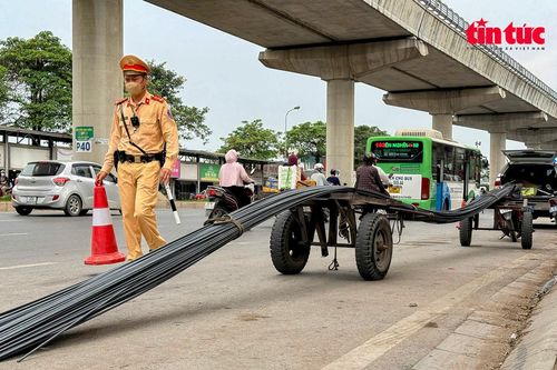 Hà Nội kiểm tra, tạm giữ hàng loạt xe tự chế chở hàng cồng kềnh