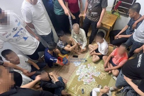 Khởi tố 18 đối tượng của 2 'xới' bạc