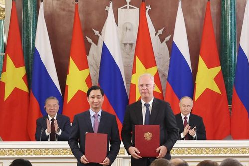 Tổng Bí thư Tô Lâm và Tổng thống Vladimir Putin chứng kiến Lễ trao các văn kiện hợp tác