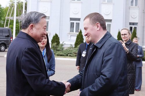 Tổng Bí thư Tô Lâm thăm nhà máy sản xuất máy kéo của Belarus