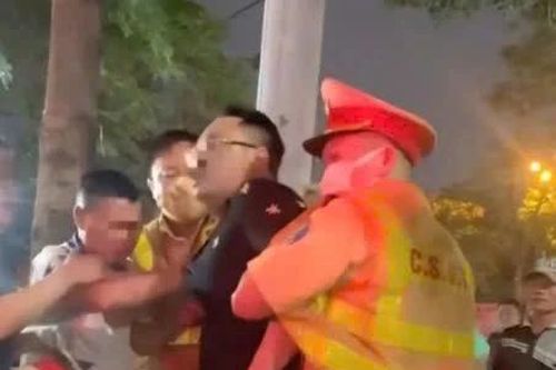 Tạm giữ hình sự kẻ chửi bới, chống đối lực lượng CSGT Hà Nội
