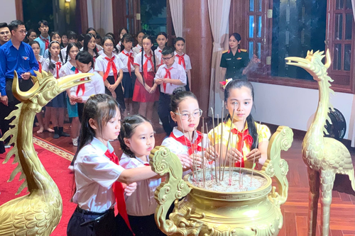 Thành đoàn Đà Nẵng kỷ niệm 135 năm Ngày sinh Chủ tịch Hồ Chí Minh