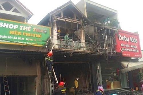 Cháy cửa hàng kinh doanh đồ mẹ và bé