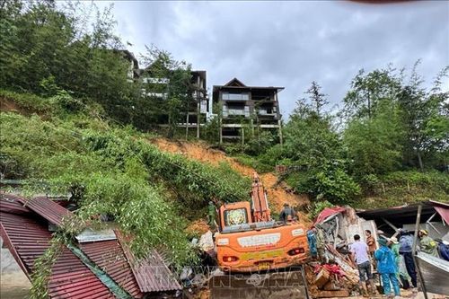Thăm hỏi gia đình có người bị tử vong do sạt lở đất tại Sa Pa