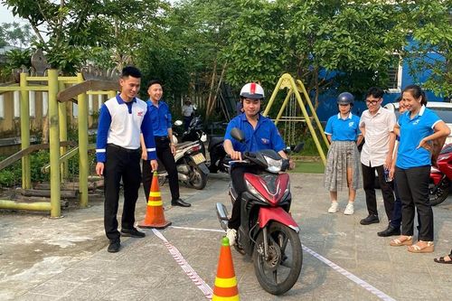 Sôi nổi Ngày hội Văn hóa giao thông quận Phú Xuân năm 2025