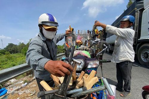 Bán dạo đồ rèn