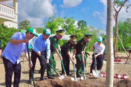Đắk Lắk: Hơn 5.000 cây xanh được trồng ở khu vực biên giới
