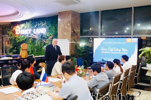 Khai giảng lớp học tiếng Nga miễn phí tại khách sạn Galina TP. Nha Trang