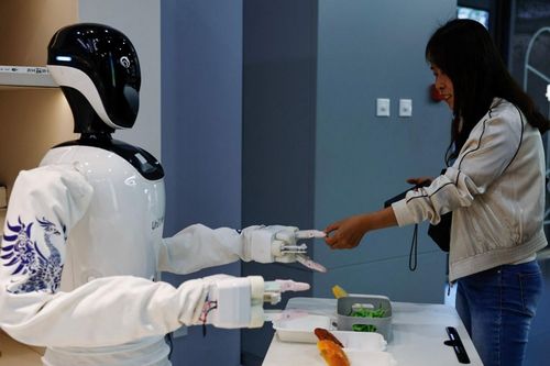Chuyên gia Trung Quốc: 'Robot hình người sẽ không thay thế người lao động'