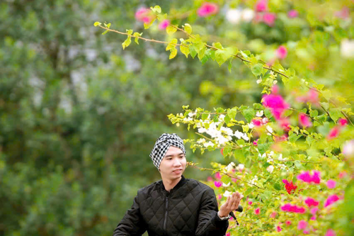 Thầy giáo nghị lực trên 'đôi chân tròn'