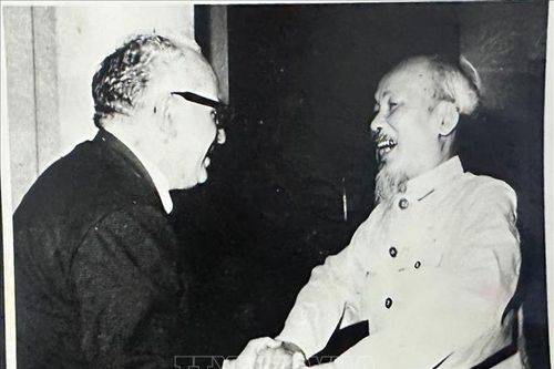 135 năm Ngày sinh Chủ tịch Hồ Chí Minh: Người dân Mỹ Latinh và những lần gặp Bác