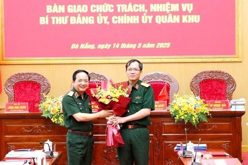 Đại tá Lương Đình Chung giữ chức Chính ủy Quân khu 5