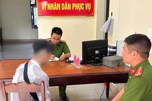 Cứu thành công nam thanh niên ngã từ cầu Việt Trì xuống sông Lô