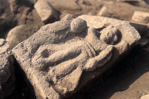 Phát hiện phù điêu nữ thần La Mã gần Bức tường Hadrian tại miền Bắc nước Anh