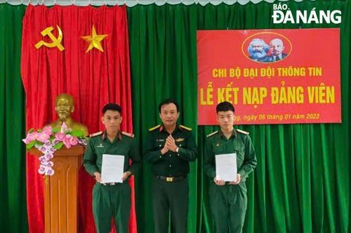 Chi đoàn Đại đội thông tin xung kích đi đầu