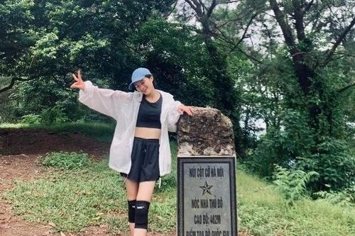 Trekking núi Hàm Lợn khám phá 'nóc nhà Thủ đô'