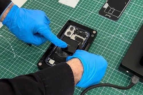 iPhone chịu 'tra tấn' ra sao trước khi đến tay người dùng?