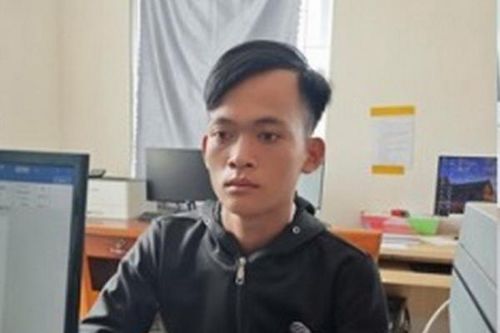 Mâu thuẫn cũ, 3 đối tượng mang hung khí chém người trên phố