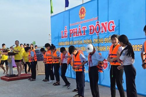 Đảm bảo an toàn tuyệt đối cho người dân, du khách khi vui chơi dưới nước