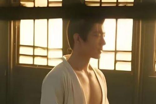 Cảnh khoe cơ bắp của Tiêu Chiến trong Tàng Hải Truyện gây sốt