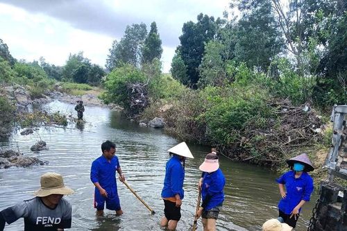 Thanh niên Đak Pơ cống hiến sức trẻ xây dựng quê hương