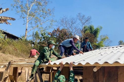 Chung tay cùng chính quyền và các đoàn thể địa phương hỗ trợ xóa nhà tạm, nhà dột nát
