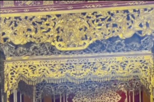 Người đàn ông vượt rào, phá hỏng bảo vật Quốc gia ngai vàng nhà Nguyễn