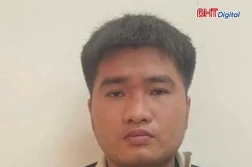 Bắt nam thanh niên dùng kim tiêm đâm vào đùi 5 học sinh