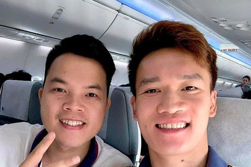 Hôm nay, Văn Vĩ, Duy Mạnh, Hai Long hội quân đấu MU