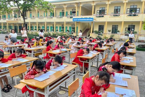 Nét chữ, nết người