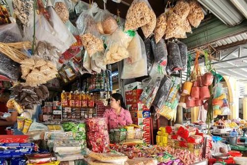 Niêm yết giá ở chợ truyền thống vẫn còn… hời hợt