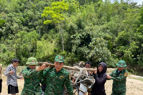 Nghệ An: Bộ đội Biên phòng hỗ trợ khắc phục hậu quả lũ quét tại Quế Phong