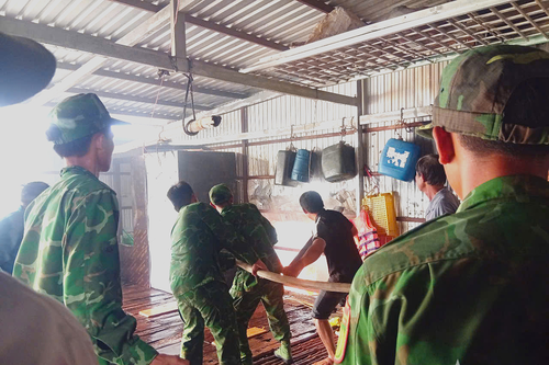 Cà Mau: Đồn Biên phòng Đất Mũi kịp thời hỗ trợ chữa cháy cơ sở bán xăng dầu